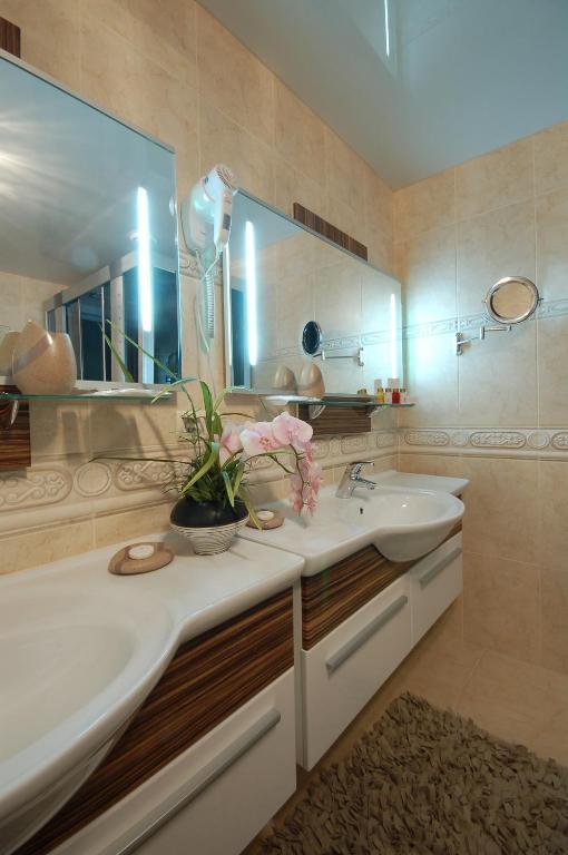 Baden-Baden Hotel Харков Екстериор снимка