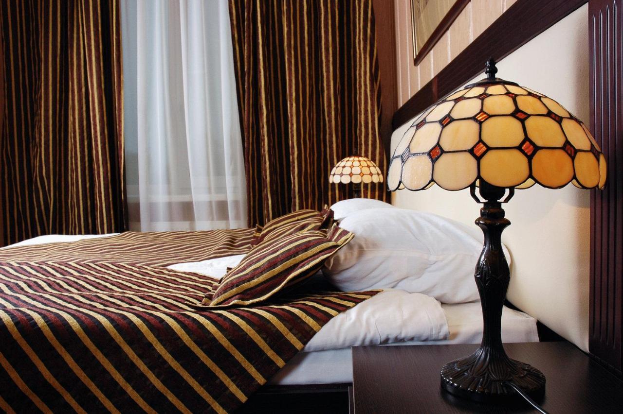 Baden-Baden Hotel Харков Стая снимка